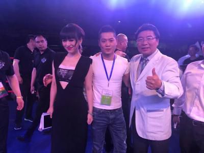 罗马诺写道：法兰克福领先范德贝克争夺战，谈判正在推进。